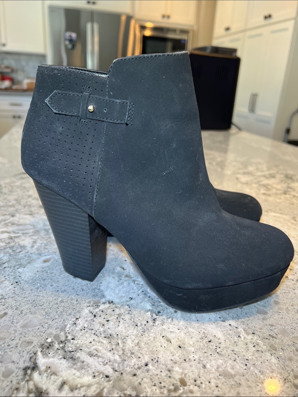 REPORT Black Suede Platform Ankle Booties Block Heel Size 8 EUC